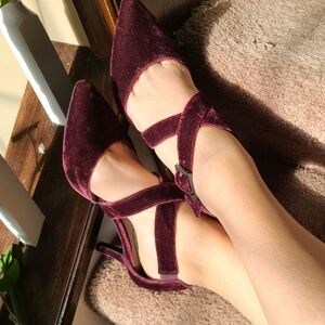 Velvet Heels Sz 6 Burgandy